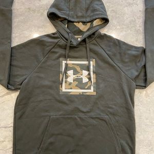 Men’s Under Armour Green and Camo Hoodie! Large!
